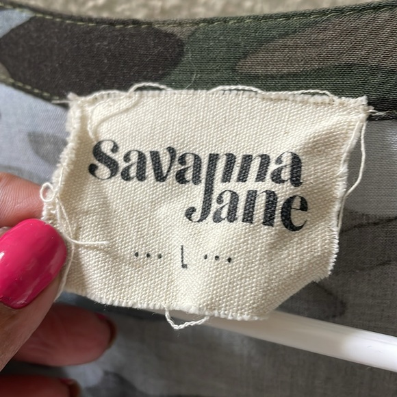 Savanna Jane embroidered camo Top. Sz Large . NEW condition - Picture 3 of 6